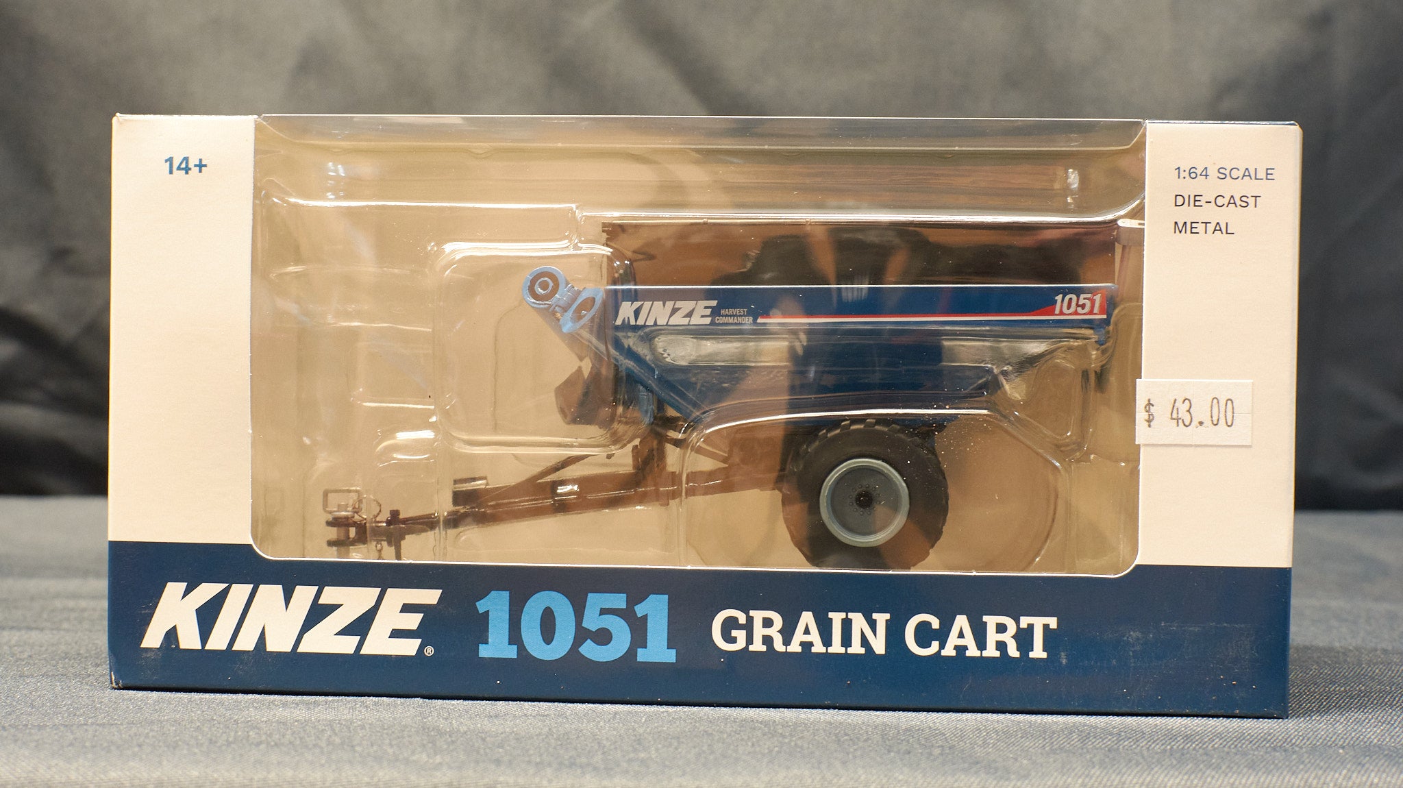 KZE 1339 Kinze Model 1051 Grain Cart