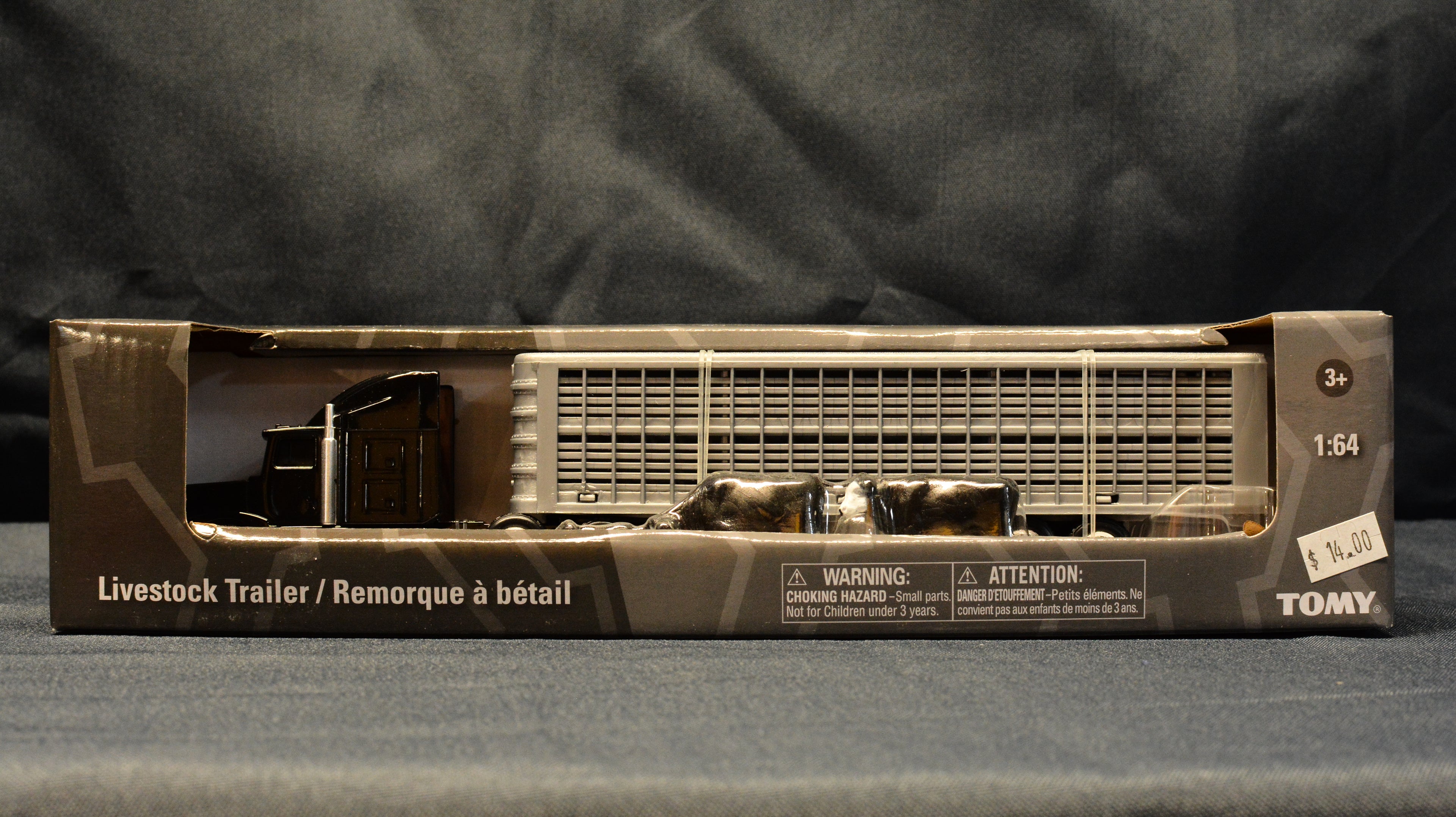 45967 Ertl Semi & Livestock Trailer