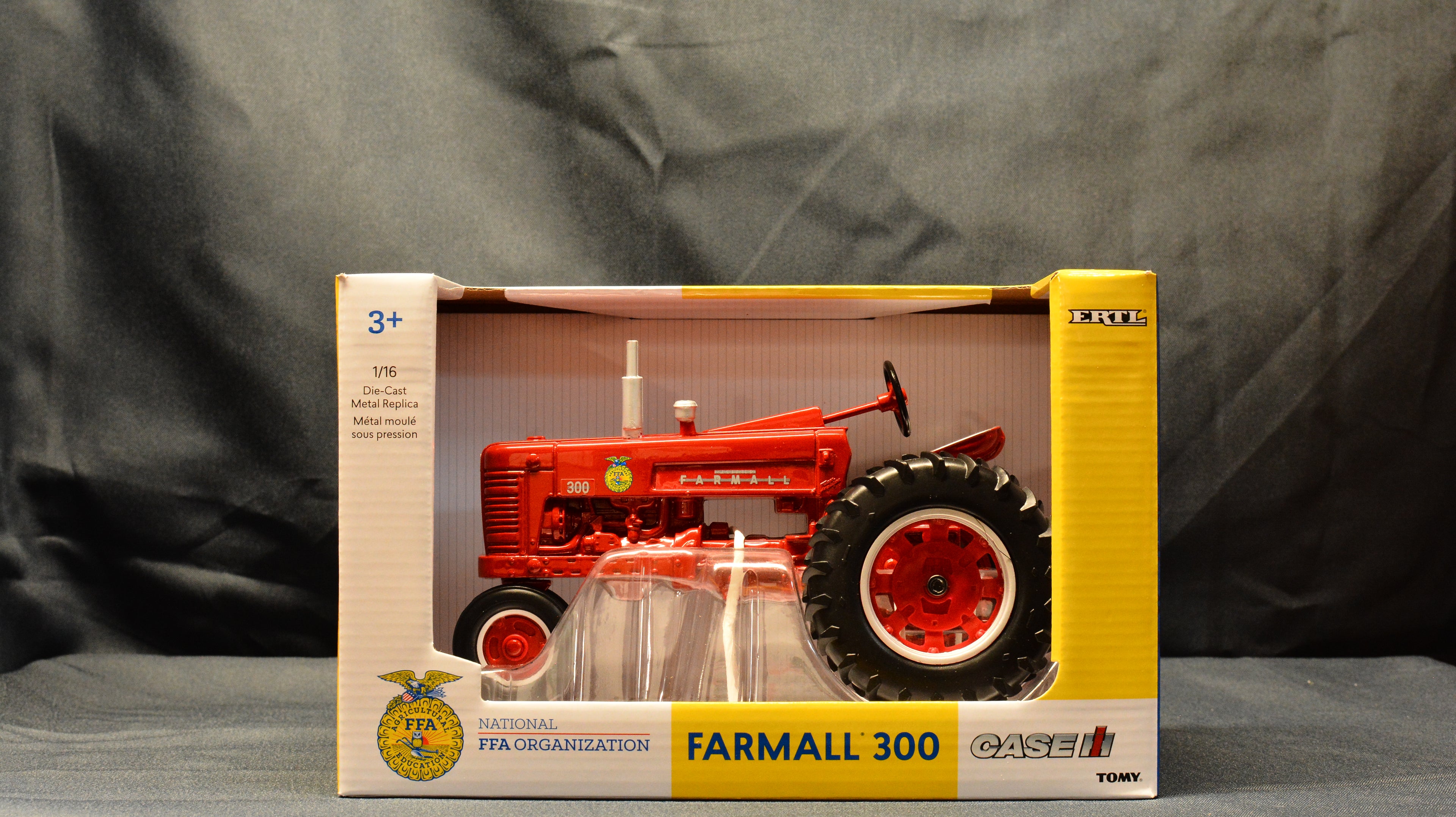44426 IHC Farmall 300 FFA Edition