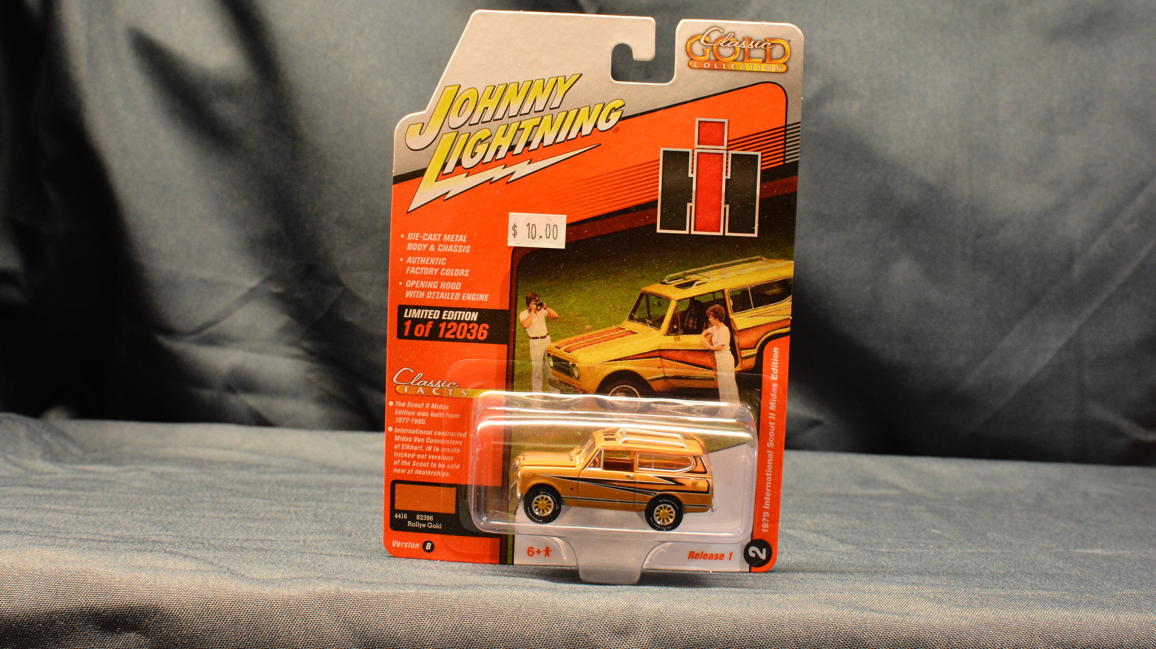 Johnny Lightning IH Scout Gold