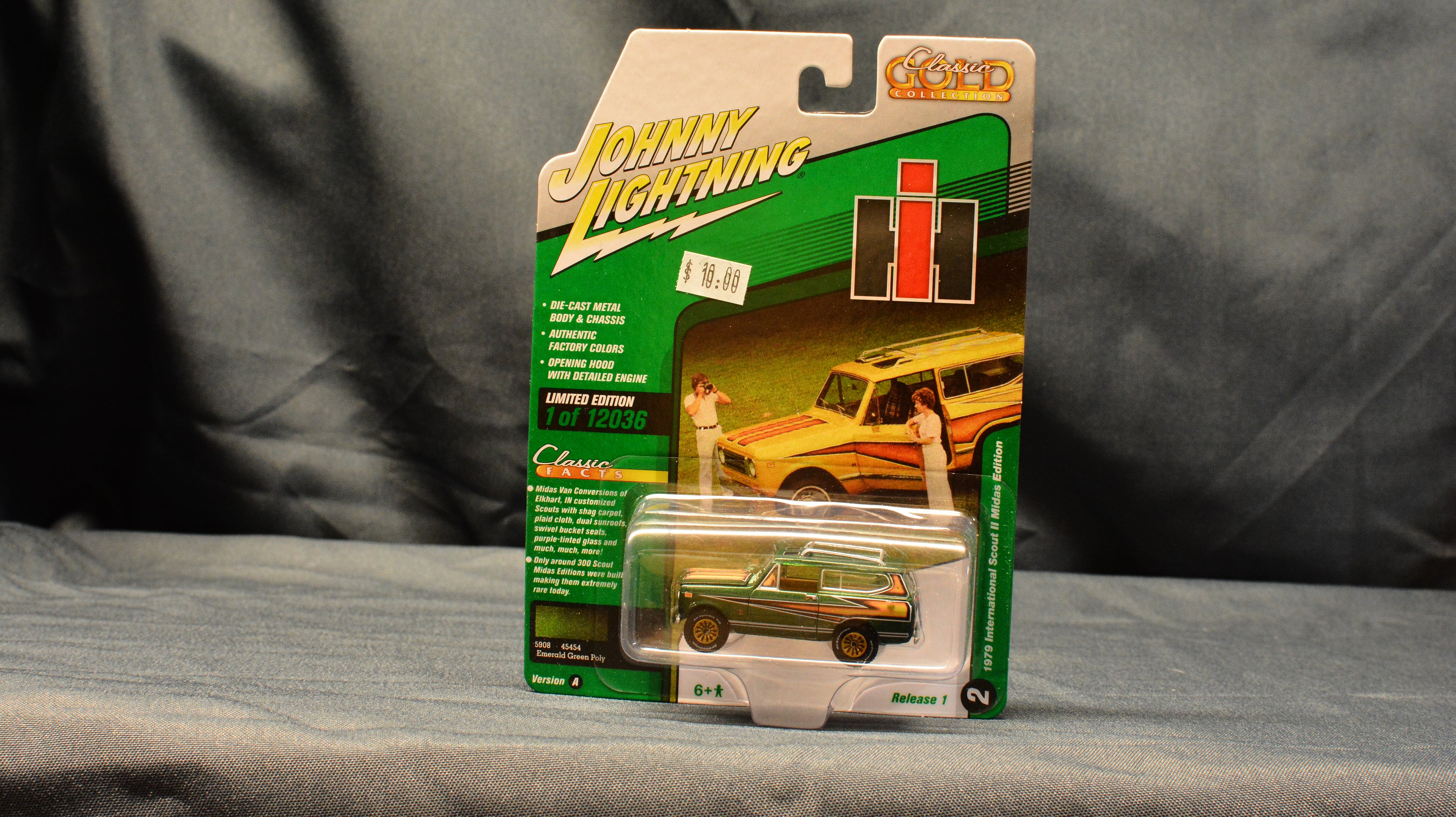 Johnny Lightning IH Scout Green
